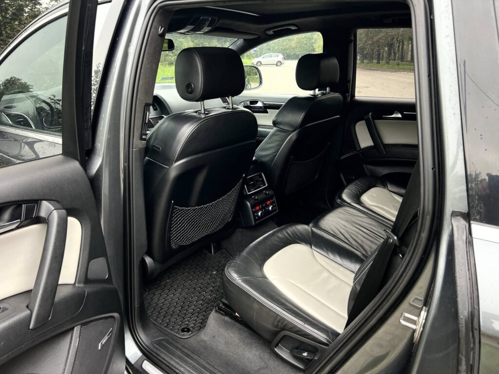 Audi Q7 4.2 V8 TDI S line - zdjęcie 4