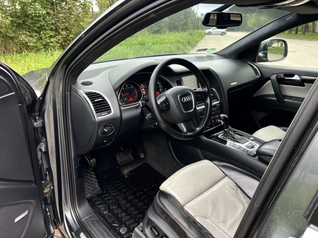 Audi Q7 4.2 V8 TDI S line - zdjęcie 11
